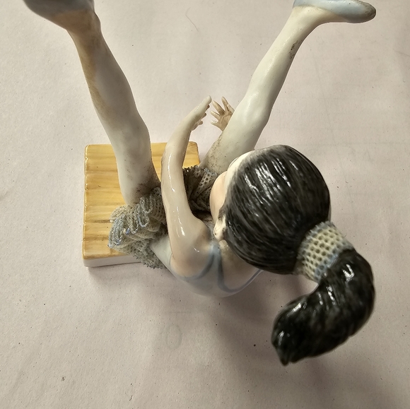 Irish dresden figurine - Picture 3 of 9